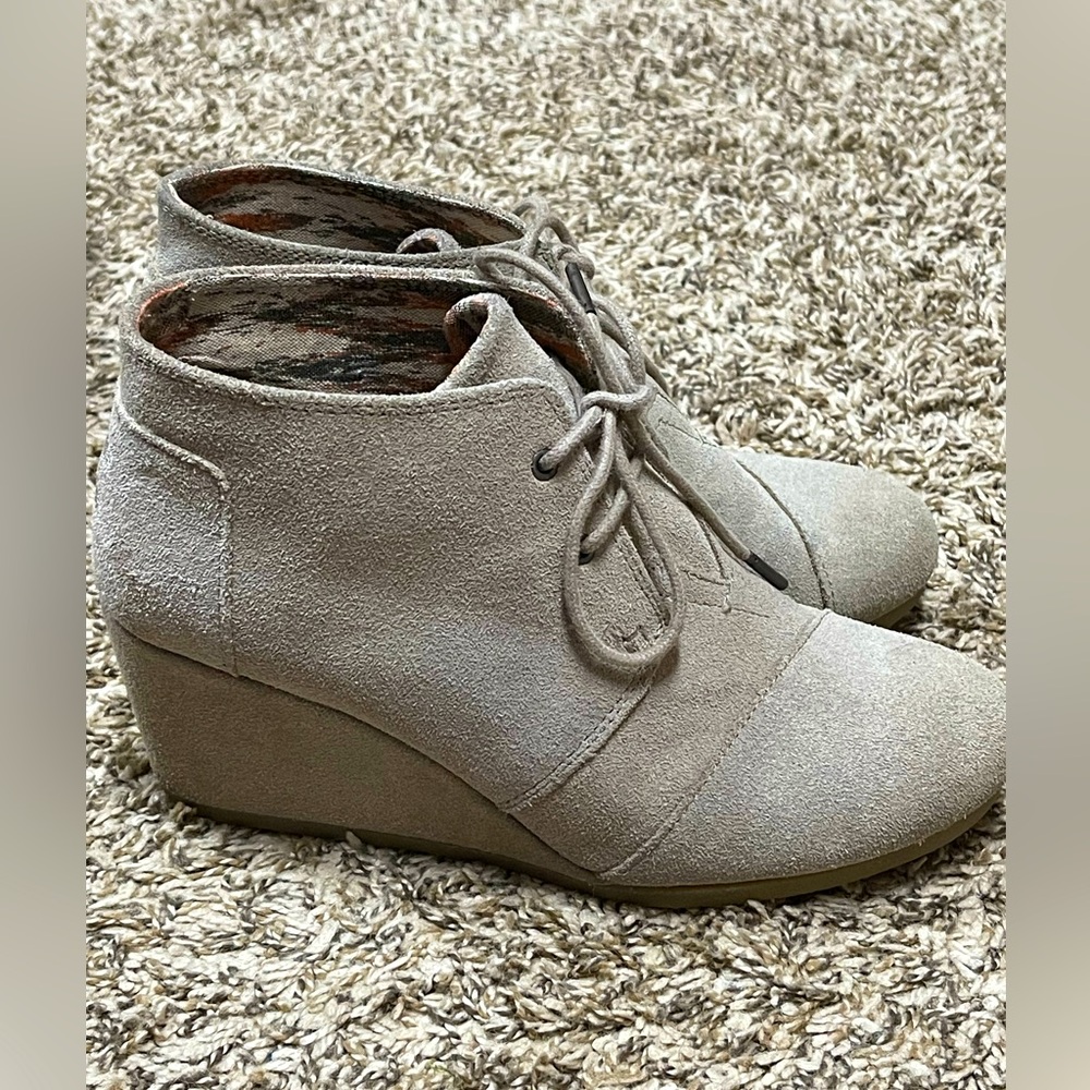 Toms Shoes | Toms Tan Taupe Sueded Wedge Heel Lace Up Ankle Boot Bootie sz 9